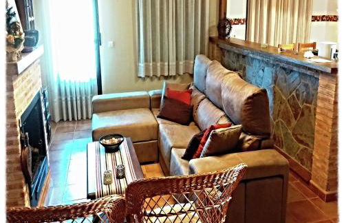 Cottage in Navas de Estena with Pool & Jacuzzi - Photo 8