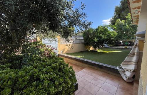 Pet-Friendly Villa with Pool - Foto 25