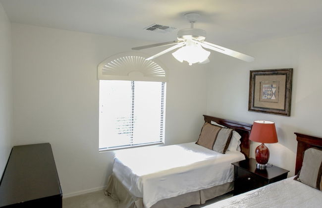 Near Great Shopping & Dining! Pool Table & Games! - Foto 6