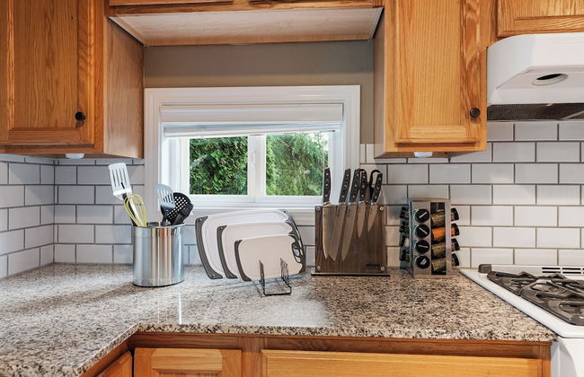 Private park in a cozy home next to I-90 huge yard - Foto 14