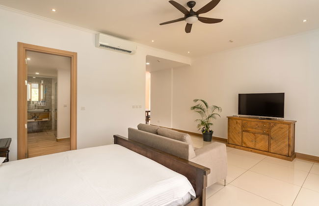 Royale Suites by Arc Royale Luxury Apts - Photo 9