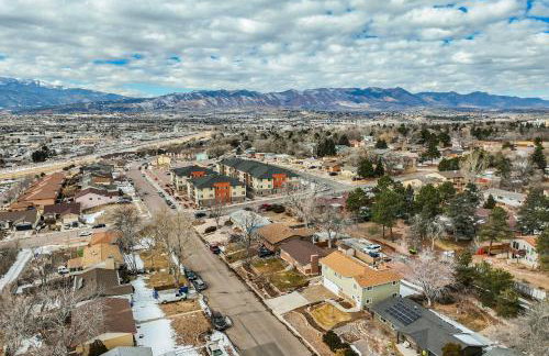 Crestview Place Family Home 2 Mins to UCCS Patio and BBQ - Foto 41