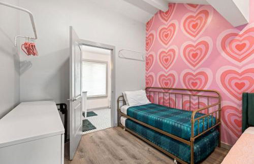 Ladybird Pink Palace SoCo Dream Townhome! - Foto 15