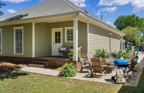 Single Story Fire Pit Updated Close to Downtown - Foto 1