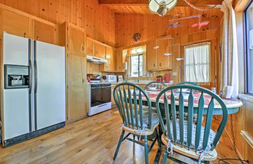 Big Bear Lake Cabin with Deck about 7 Mi to Ski Slopes! - Foto 8