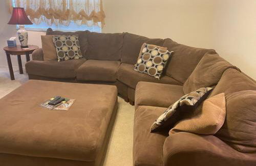 Cozy home, Right Next Door to Lake Sumter Square! - Foto 19