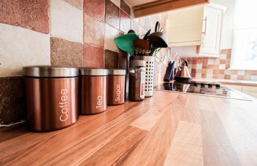 Spacious 4-Bed Home, Perfect Stay with Free WiFi - Foto 41