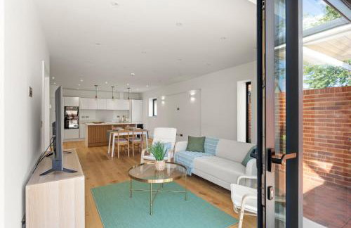 3 Bed House near Purley, by ARP Homes, Free Parking, Ideal for Long Stays & Insurance Bookings - Foto 50