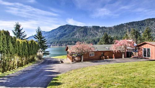 Lakefront Eatonville Cabin with Dock and Mtn Views! - Foto 3