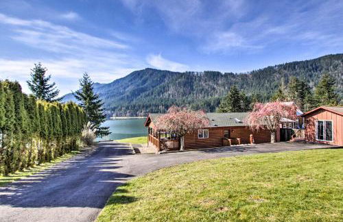 Lakefront Eatonville Cabin with Dock and Mtn Views! - Foto 3