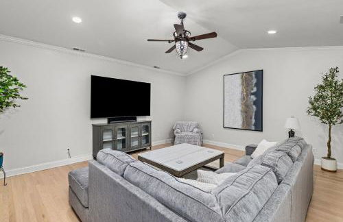 Imperial Porch Haven Cozy Fire Pit Fenced Yard - Foto 4