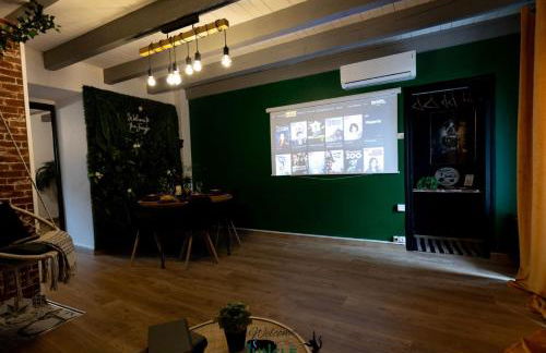 MAISON "Jungle House" 90 m2 BILLARD, RÉTROPROJECTEUR, BAR À JEUX , VINYLE, WIFI FIBRE, idéal PRO & FAMILLE à Montbrison - Foto 5