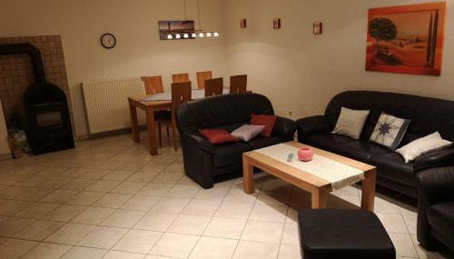 FH-Ostfrieslandtraum-mit-Wintergarten-und-eingezaeuntem-Grundstueck - Foto 5