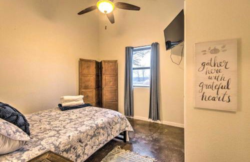 St Charles Hilltop Mansion with Mod Interior! - Foto 13