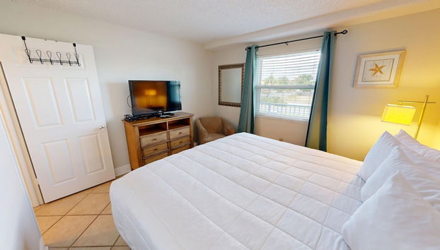 Venus 208 1 BR on Okaloosa Island with Gulf Front Access by RedAwning - Foto 3, Habitación