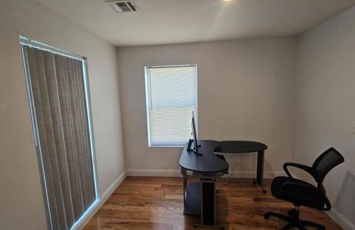 Stylish 3BR Retreat Near EWR Airport NYC Hub - Foto 70