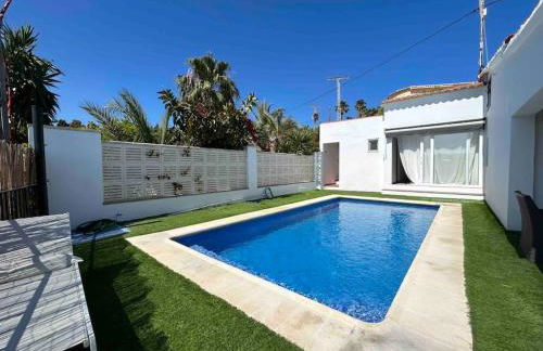 Espectacular villa junto a la playa, piscina privada y vistas al mar - Foto 21