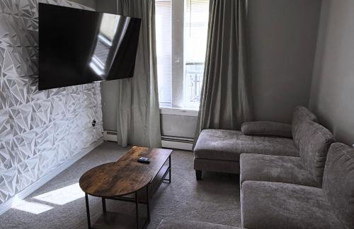 EWRBNB - Rare Find! Huge 3BR Apartment with Open Layout minutes from Newark Airport & NYC - Apartment # 2 - Foto 1