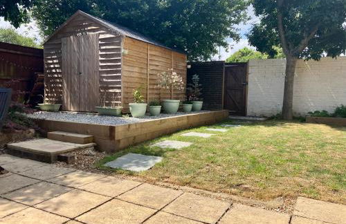 Central & Cosy, Home from Home with Large Garden & Free Parking, Bournemouth - Foto 40