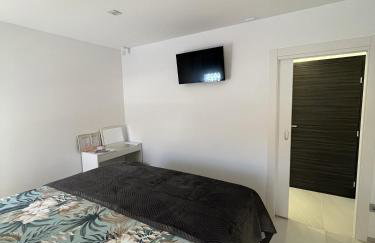 HelaMoni, New 5 Star 2 Person apartments with pool - Foto 11