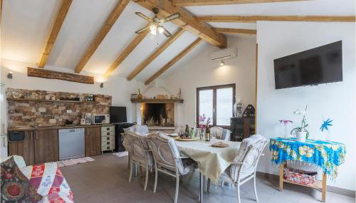 2 Bedroom Cozy Home In Kostrcani - Foto 4