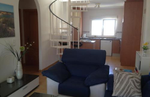 3 BEDROOM LUXURY PENTHOUSE, BEACH, POOL, and GOLF, WIFI, Large TV SATELLITE,GARAGE - Foto 8