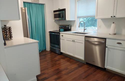 Dog Friendly-Short Walk to Beach-Canal Front-Screened Porch-Peaceful - Foto 42