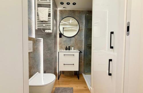 Wrocław Airport Studio with Mezzanine by BookingHost - Foto 7