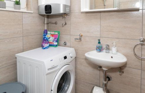 5 Bedroom Amazing Home In Bogatic - Foto 25