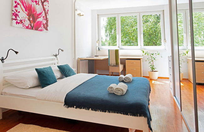 Bright 2bdr Apartment With a Balcony - Photo 1