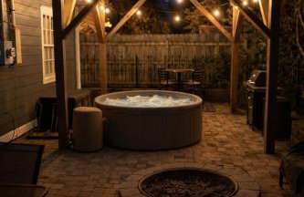 Madison Manor II by the River Hot Tub Downtown - Foto 28