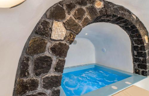 Fira-Cave-Sleeps 13-Parking-Pool-Pet Friendly - Photo 4