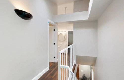 Elegant Beach Living, Just Blocks to the Sand - Foto 24