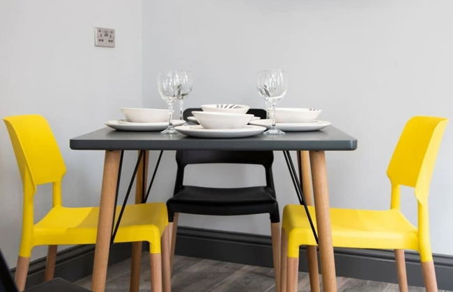 Immaculate 5-bed House in the City Centre Ashford - Photo 15