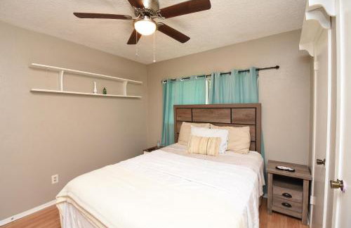 10 Minutes from IAH and Mall, Newly Rehabbed - Foto 29