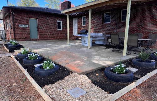 Charming Family Retreat Near Parks Fire Pit & Games - Photo 5