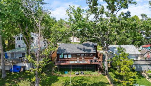 Pet-Friendly Lakefront Home in a Quiet Cove w/ Netflix, Outdoor Seating, Boat Slip - Foto 3, Garden view