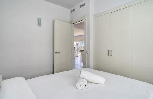 Sunny terrace with Jacuzzi by Costarentals- Ref 26 - Foto 33