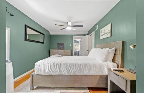 Lowry Parlour - Photo 35