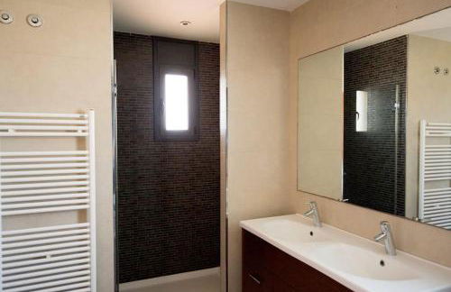 Villa Mediterránea con Cinco Dormitorios y Piscina - Foto 22