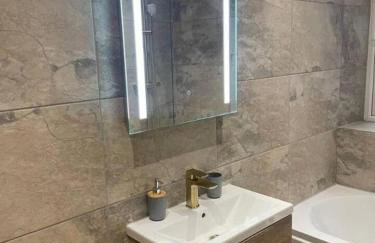 Huddersfield Lux 2 Bedroom Apartment & Opposite Train Station & City Centre - Foto 23