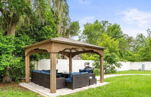 Adventure Awaits in Tampa Bay with Beautiful Decor 4BR with Backyard Oasis Near Busch Gardens & Adventure Island - Foto 41