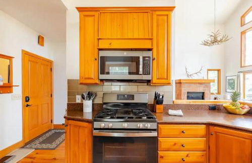 Reduced Nightly Rates! Park City Cabin, Hot Tub, Fire Pit - Sleeps 14 - Photo 96