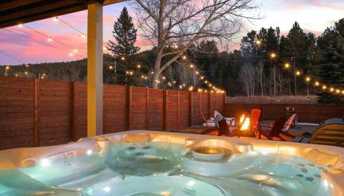 Fireside Haven - Hot Tub & Downtown Walkable - Foto 2