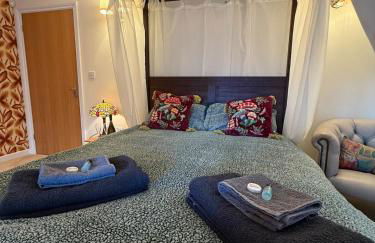 Romantic Luxury Cabin & Hot Tub near New Forest Dorset - Photo 28