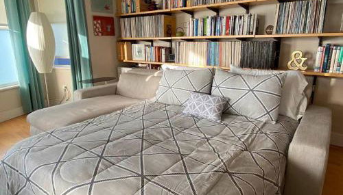 Stylish NOPA Penthouse, Remote Work Friendly - Foto 5