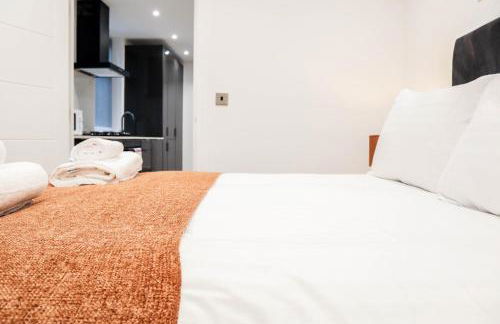 The Rye Retreat - 1BR Modern Design with Smart TV & Secure Underground Parking in Central High Wycombe HP13, Sleeps 3 - Foto 21