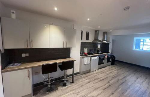 Newly refurbished studio, great location 8 studios - Photo 55