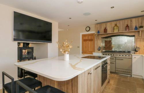 Meadow Manor And Spa - Photo 15