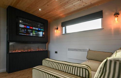 Staining Luxury Lodges - Photo 1